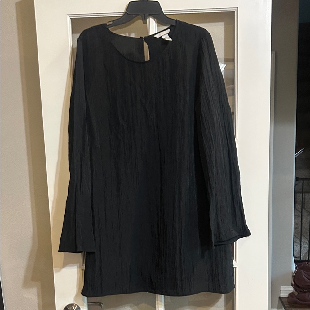 Black Long-Sleeve Textured Shift Dress - Classic Women's Dress
